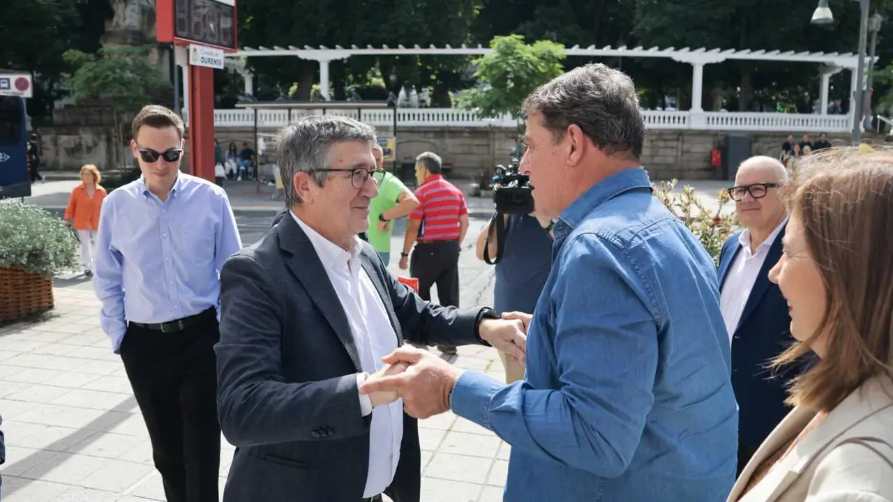 El portavoz del PSOE en el Congreso, Patxi L&oacute;pez, y el secretario xeral del PSdeG, Jos&eacute; Ram&oacute;n G&oacute;mez Besteiro, en Ourense