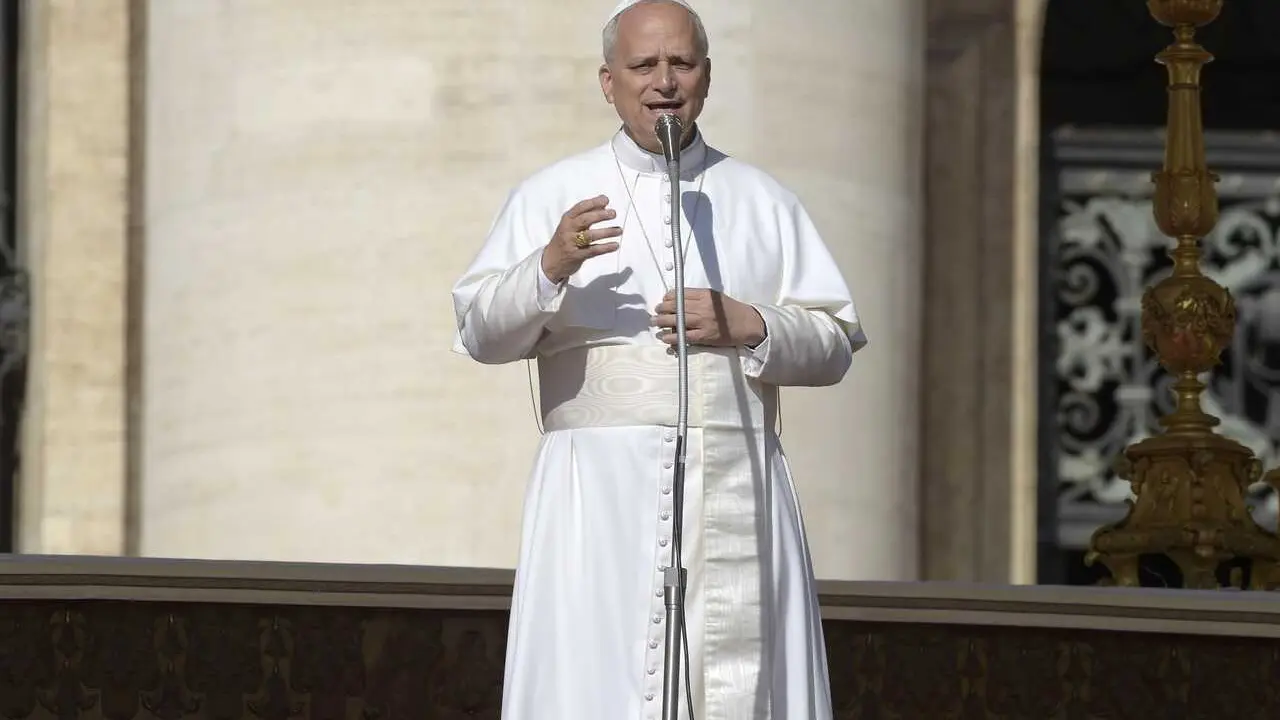 Archivo - El Papa Le&oacute;n XIV durante la canonizaci&oacute;n de Carlo Acutis, en la Plaza de San Pedro del Vaticano, a 7 de septiembre de 2025, en Roma (Italia). 