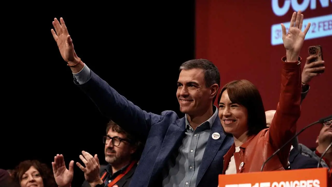 Archivo - El secretario general del PSOE y presidente del Gobierno, Pedro S&aacute;nchez, y la secretaria general del PSPV-PSOE y ministra de Ciencia, Innovaci&oacute;n y Universidades, Diana Morant, en imagen de archivo. 