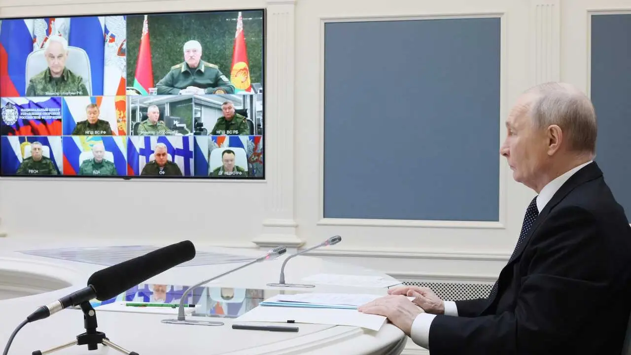 HANDOUT - 21 May 2026, Russia, Moscow: Russia's President Vladimir Putin observes a nuclear exercise conducted by the Russian and Belarusian armed forces via video link from the Kremlin. Photo: -/Kremlin/dpa -