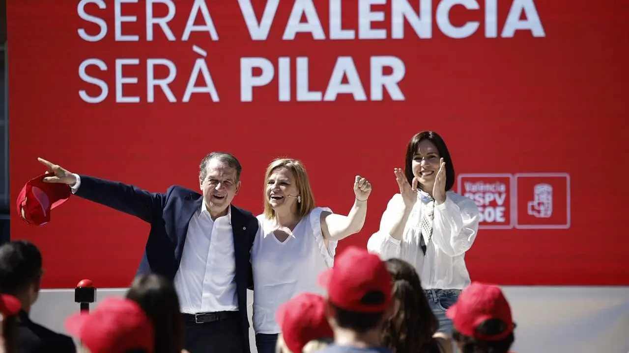 Abel Caballero, Pilar Bernab&eacute; y Diana Morant en el acto que lanza la campa&ntilde;a de Bernab&eacute; a la Alcald&iacute;a de Val&egrave;ncia.