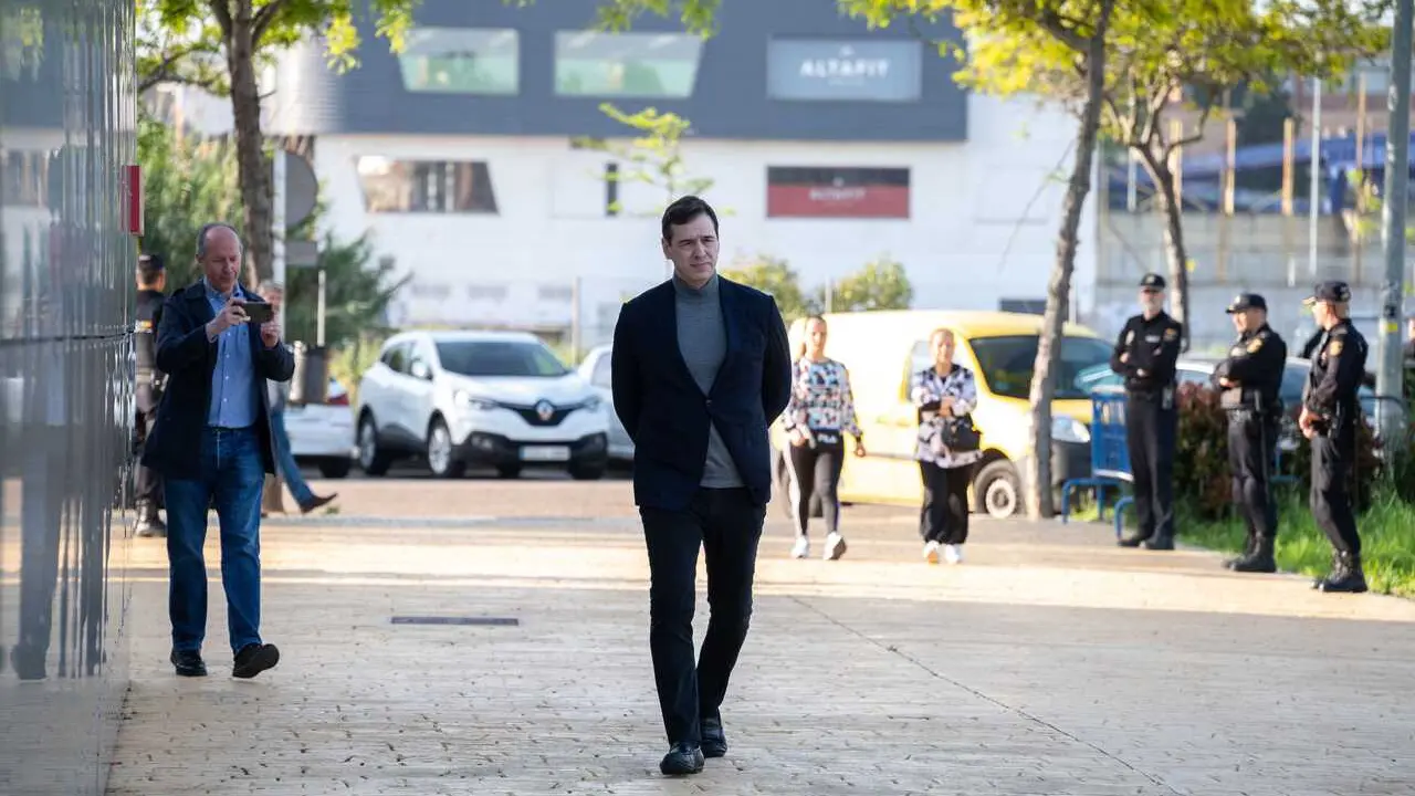 Archivo - El hermano de Pedro S&aacute;nchez, David S&aacute;nchez, a su llegada a declarar en calidad de investigado en el Juzgado de Instrucci&oacute;n n&uacute;mero 3 de Badajoz