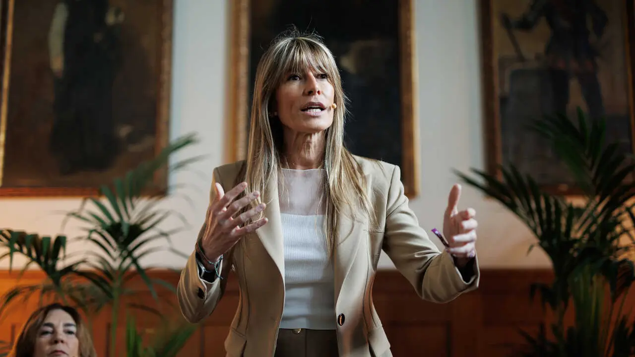 Archivo - Bego&ntilde;a G&oacute;mez interviene en la mesa redonda 'La igualdad no puede esperar', en el Ateneo de Madrid. Archivo. 