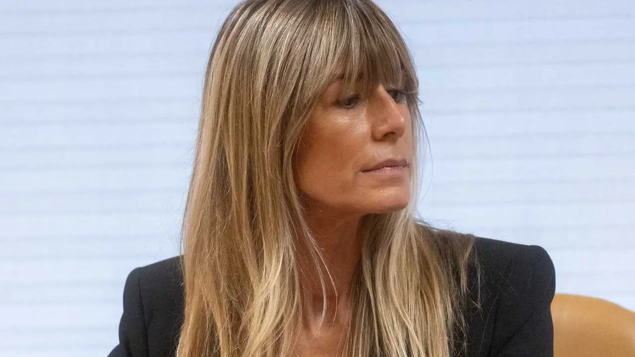 Archivo - La mujer del presidente del Gobierno, Bego&ntilde;a G&oacute;mez, durante la Comisi&oacute;n de Investigaci&oacute;n sobre programas de c&aacute;tedras y postgrados de la Universidad Complutense de Madrid y empresas financiadoras, en la Asamblea de Madrid, en noviembre de 2024, e