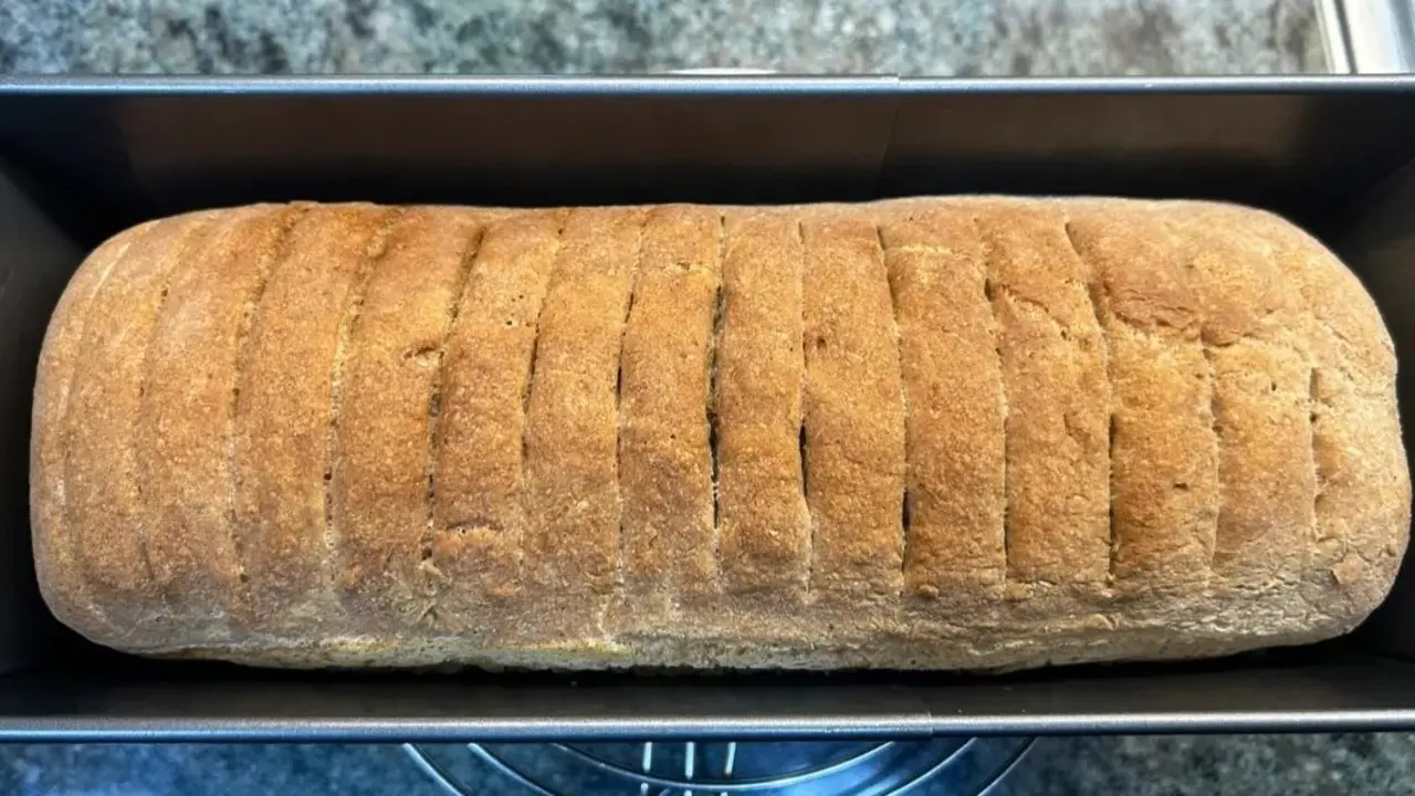 Pan de molde sin gluten hecho en el Air Frier