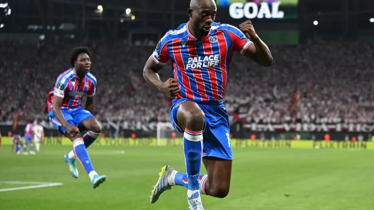 Jean-Phillipe Mateta celebrando el gol de la victoria