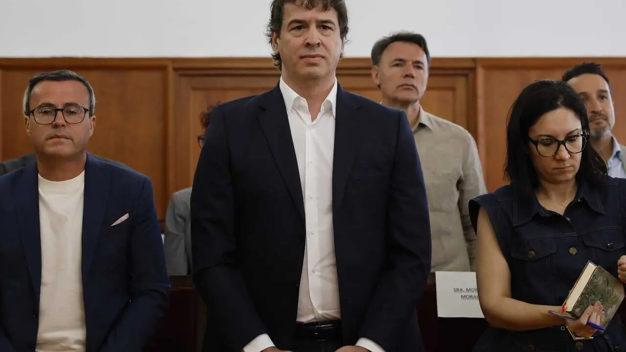 El hermano del presidente del gobierno David S&aacute;nchez  el exl&iacute;der del PSOE extreme&ntilde;o, Miguel &Aacute;ngel Garrido, y Elisa Moriano en el juicio en la Audencia Provincial de Badajoz 