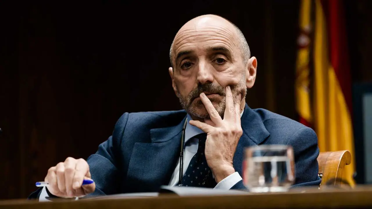 Archivo - El empresario Julio Mart&iacute;nez (d) comparece ante la Comisi&oacute;n de Investigaci&oacute;n del &lsquo;caso Koldo&rsquo;, en el Senado, a 9 de abril de 2026, en Madrid (Espa&ntilde;a). 