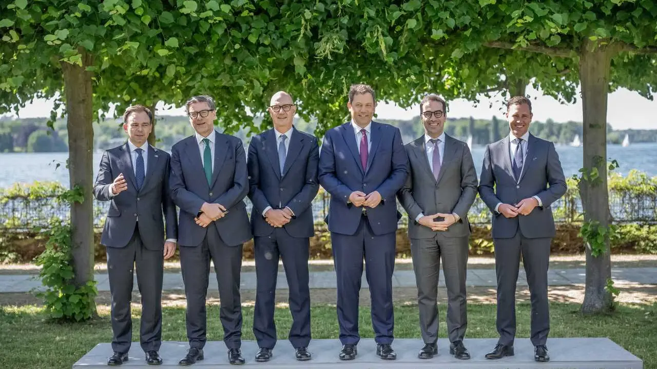 28 May 2026, Berlin: (L-R) Andrzej Domanski, Poland's Finance Minister; Giancarlo Giorgetti, Italy's Minister of Economy and Finance; Lars Klingbeil, Germany's Finance Minister; Roland Lescure, France's Finance Minister; Carlos Cuerpo, Spain's Minister of