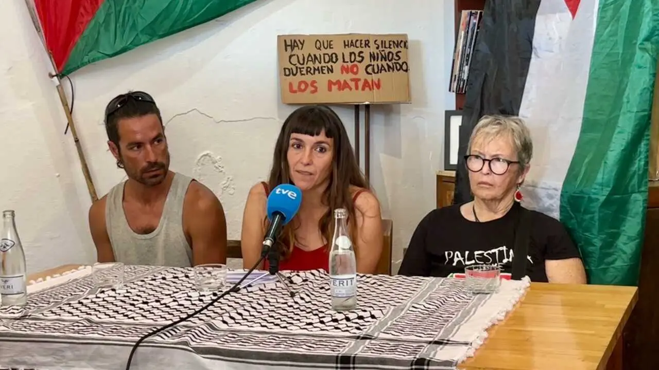 Rueda de prensa de la integrante de La Flotilla Marta Mallach