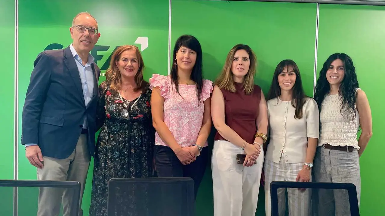 Francisco J. Fern&aacute;ndez, director general del COFM; Isabel Rosa, directora de Formaci&oacute;n y RRII del COFM; Maria Cevey, Regional Market Access Manager & Public Affairs; Pilar Jimeno, directora de Inspecci&oacute;n y Ordenaci&oacute;n Sanitaria de la Consejer&iacute;a de Sanidad;