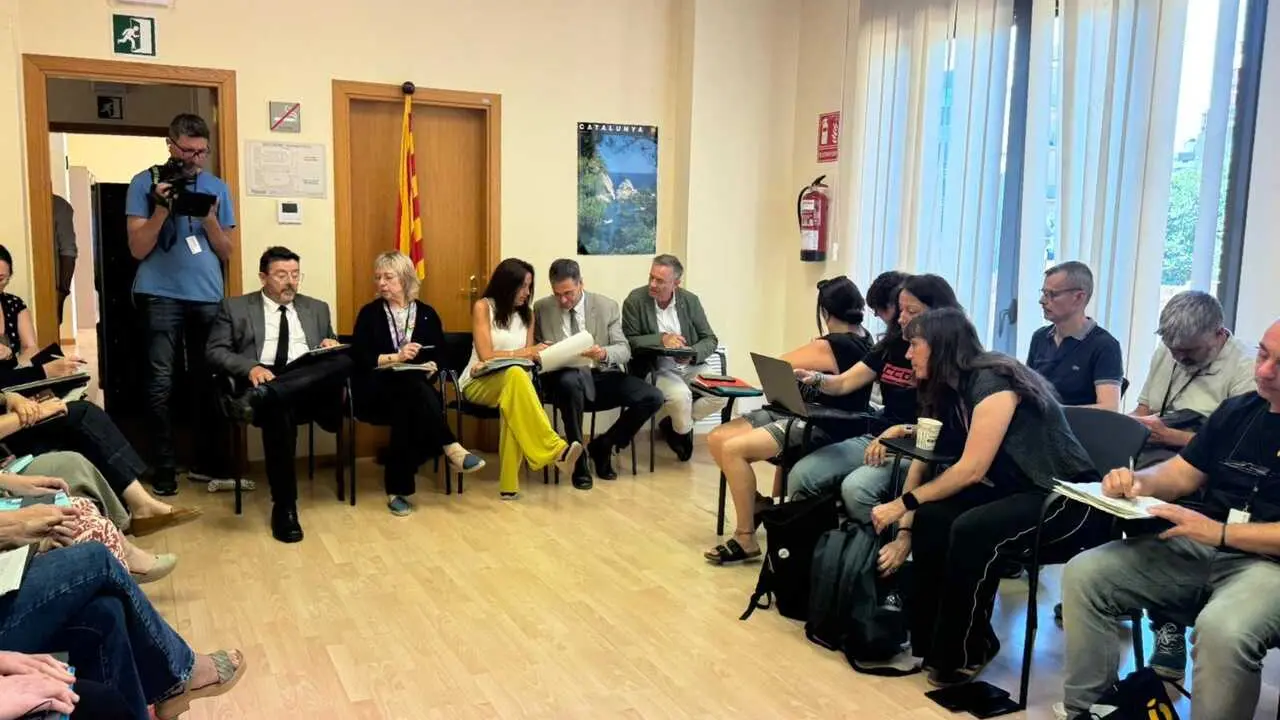 Imagen de la octava mesa de Educaci&oacute; con Niub&oacute; y sindicatos, tras el cierre en la Conselleria