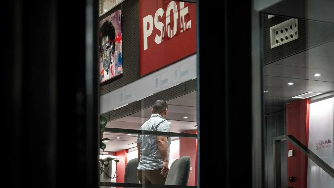 Sede nacional del PSOE en Ferraz, a 27 de mayo de 2026, en Madrid (Espa&ntilde;a), el d&iacute;a en el que la Unidad Central Operativa (UCO) de la Guardia Civil acudi&oacute; a por informaci&oacute;n por orden de la Audiencia Nacional.