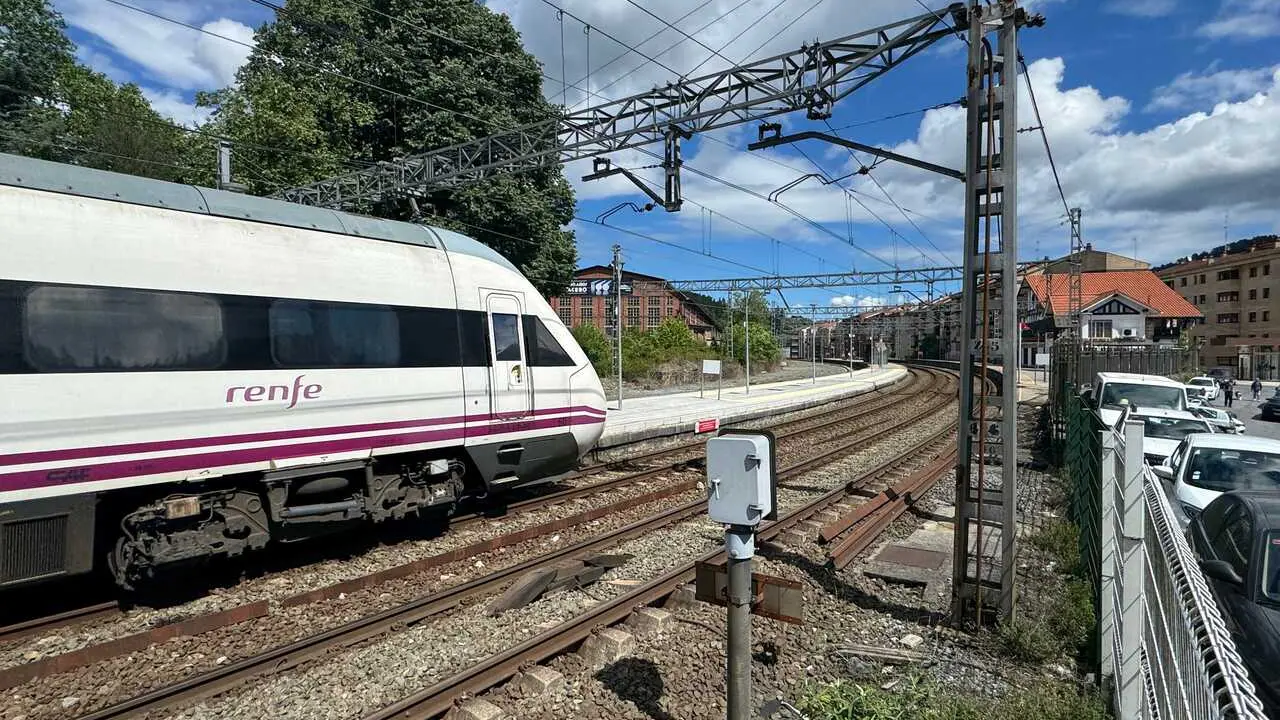 OCU denuncia que 1 de cada 2 pasajeros de tren sufre retrasos frecuentes.