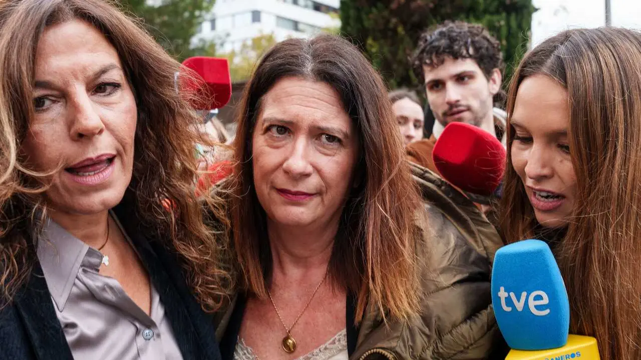 Archivo - Leire D&iacute;ez a su llegada a los juzgados de Plaza de Castilla para declarar por el caso &lsquo;Leire D&iacute;ez&rsquo;, a 17 de noviembre de 2025, en Madrid (Espa&ntilde;a).