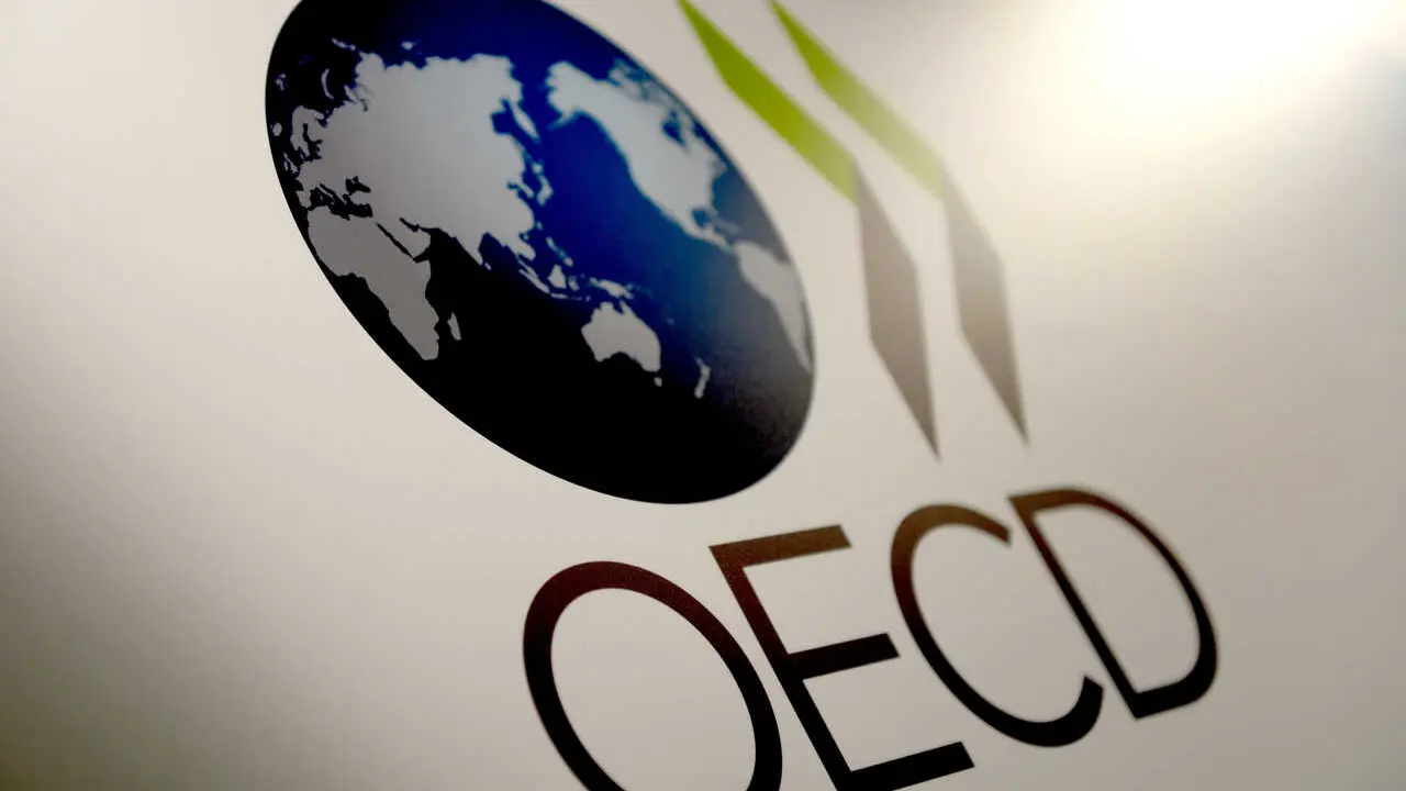 Archivo - FILED - 27 May 2015, Berlin: The logo of the Organization for Economic Co-operation and Development (OECD) is pictured in Berlin. The Organization for Economic Co-operation and Development (OECD) is scheduled to present a new outlook on growth i