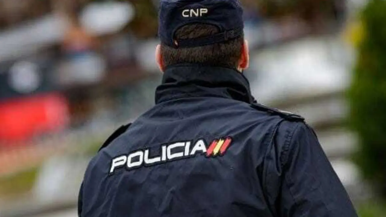 Archivo - Imagen de recurso de un agente de la Polic&iacute;a Nacional.