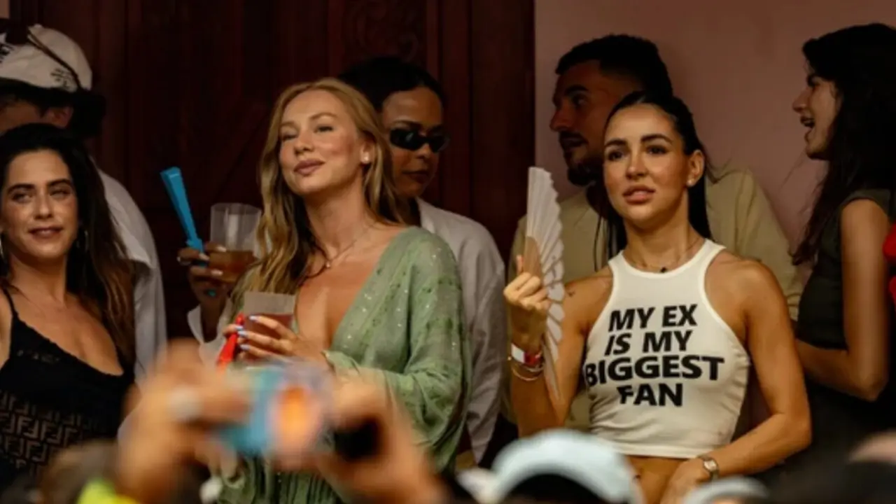 Ester Exp&oacute;sito en la Casita de Bad Bunny