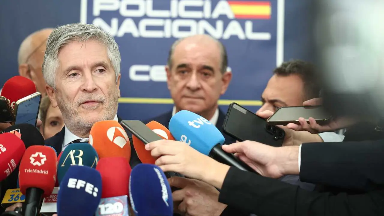 El ministro del Interior, Fernando Grande-Marlaska, durante la puesta en funcionamiento del Centro de Mando (CENAM) del dispositivo de seguridad para la visita del Papa