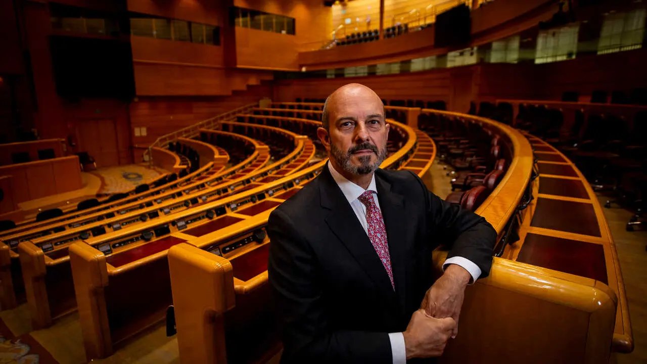 Archivo - El presidente del Senado, Pedro Roll&aacute;n, posa tras una entrevista para Europa Press, en el Senado, a 29 de mayo de 2025, en Madrid (Espa&ntilde;a). 