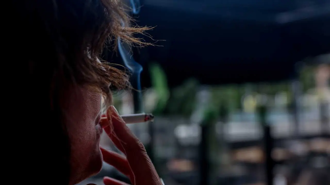 Archivo - Una persona fumando en la calle, a 20 de septiembre de 2024, en Madrid (Espa&ntilde;a). 