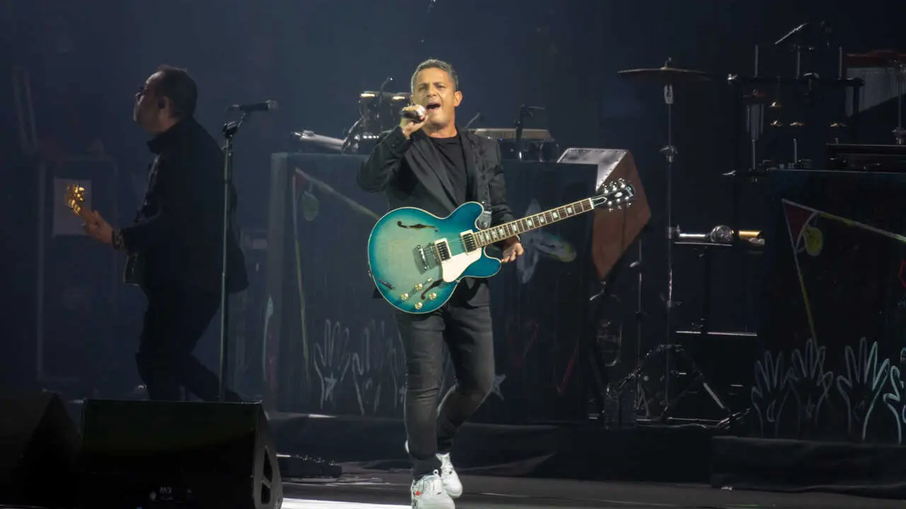 Archivo - Alejandro Sanz, en su &uacute;ltimo concierto en Sevilla, celebrado en el Benito Villamar&iacute;n en junio de 2019, con el que abr&iacute;a tambi&eacute;n gira
