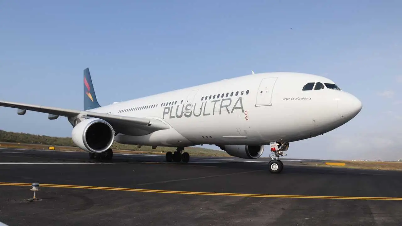 Avi&oacute;n de Plus Ultra.