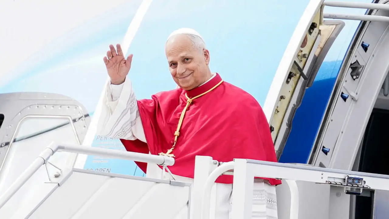 El Papa Le&oacute;n XIV aterriza en el Aeropuerto Adolfo Su&aacute;rez Madrid-Barajas, a 6 de junio de 2026, en Madrid (Espa&ntilde;a). El Papa Le&oacute;n XIV inicia una visita oficial a Espa&ntilde;a que incluye varios actos institucionales y religiosos. Durante su estancia, el pont&iacute;fice se re&uacute;ne con las principales autoridades del Estado y celebra ceremonias lit&uacute;rgicas abiertas a los fieles. La visita refuerza las relaciones entre la Santa Sede y Espa&ntilde;a y pone el foco en cuestiones sociales y espirituales.

A. P&eacute;rez Meca / Europa Press
06 JUNIO 2026 VISITA PAPAL
06/6/2026