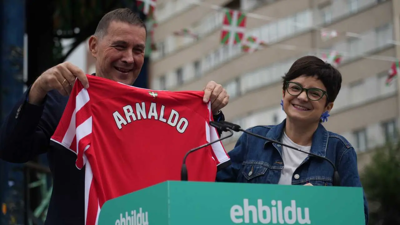 Arnaldo Otegi y Mar&iacute;a del R&iacute;o