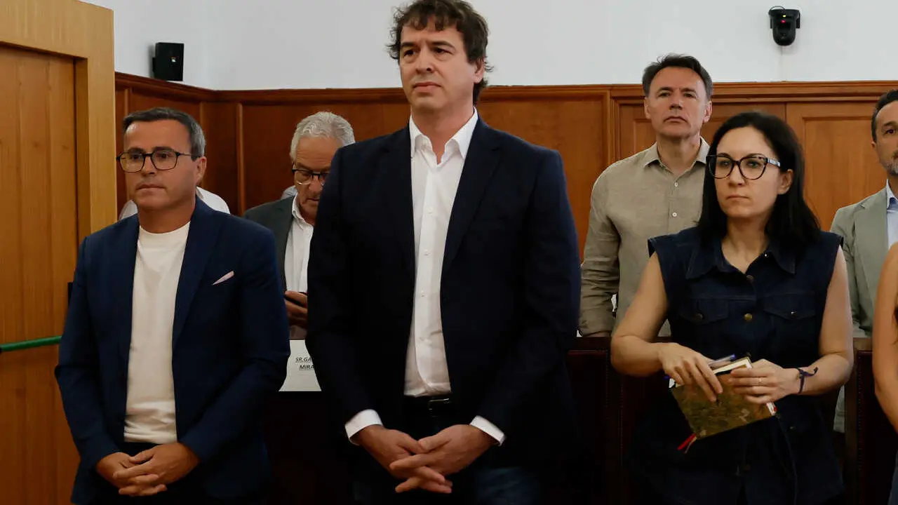 David S&aacute;nchez y Miguel &Aacute;ngel Gallardo, en el juicio por la contrataci&oacute;n del hermano de Pedro S&aacute;nchez en la Diputaci&oacute;n de Badajoz 