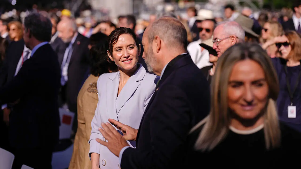 La presidenta de la Comunidad de Madrid, Isabel D&iacute;az Ayuso, asiste a la misa del Corpus Christi en Cibeles oficiada por el Papa Le&oacute;n XIV
