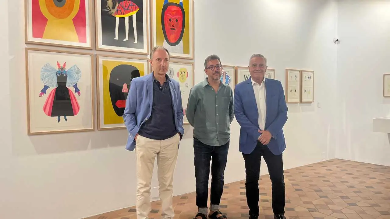 Archivo - El presidente de las Cortes de Arag&oacute;n, Javier Sada ha inaugurado la muestra.
