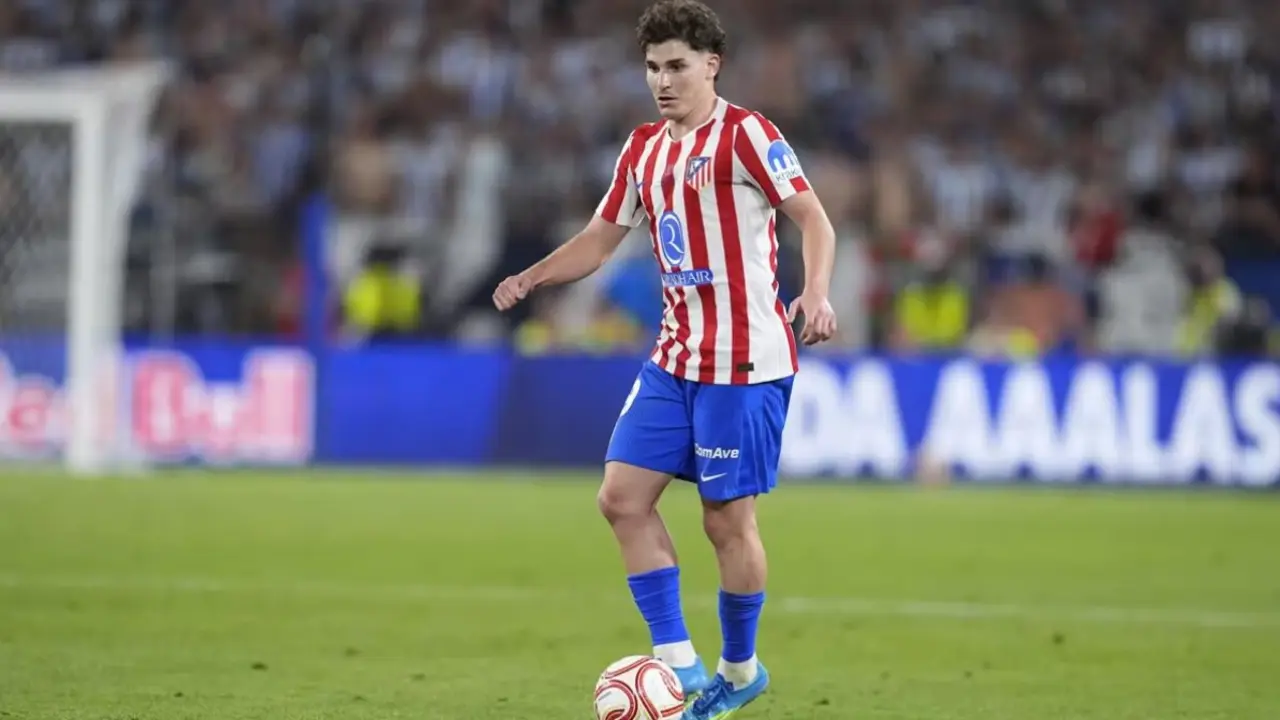 Juli&aacute;n &Aacute;lvarez