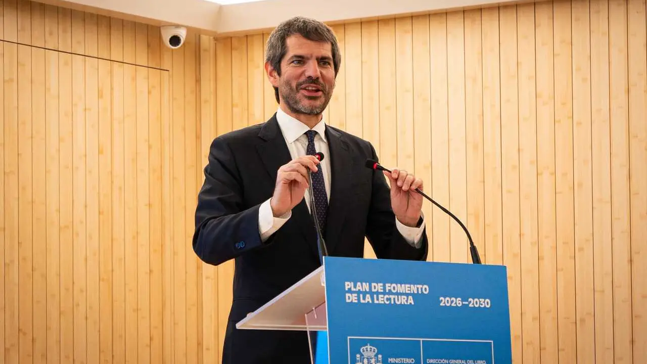 Ernest Urtasun en la presenci&oacute;n del Plan de Lectura.