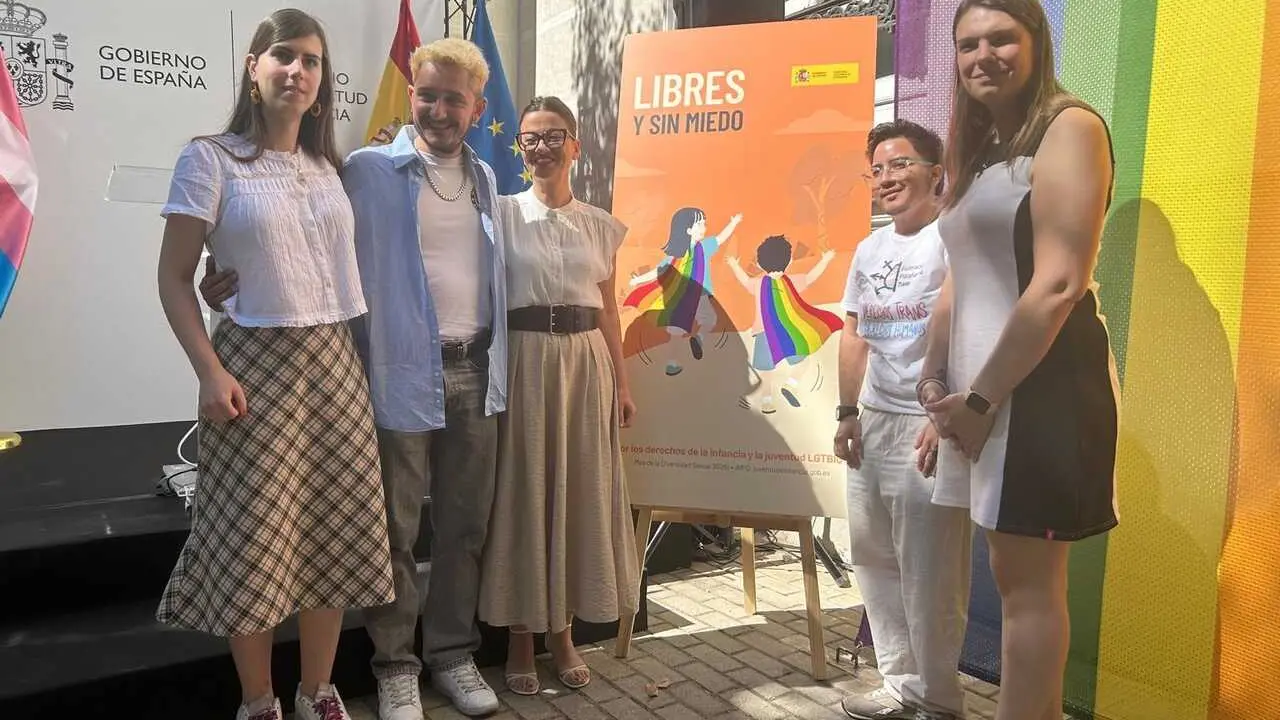 Rego con asistentes a la presentaci&oacute;n de los actos del Orgullo 2026.