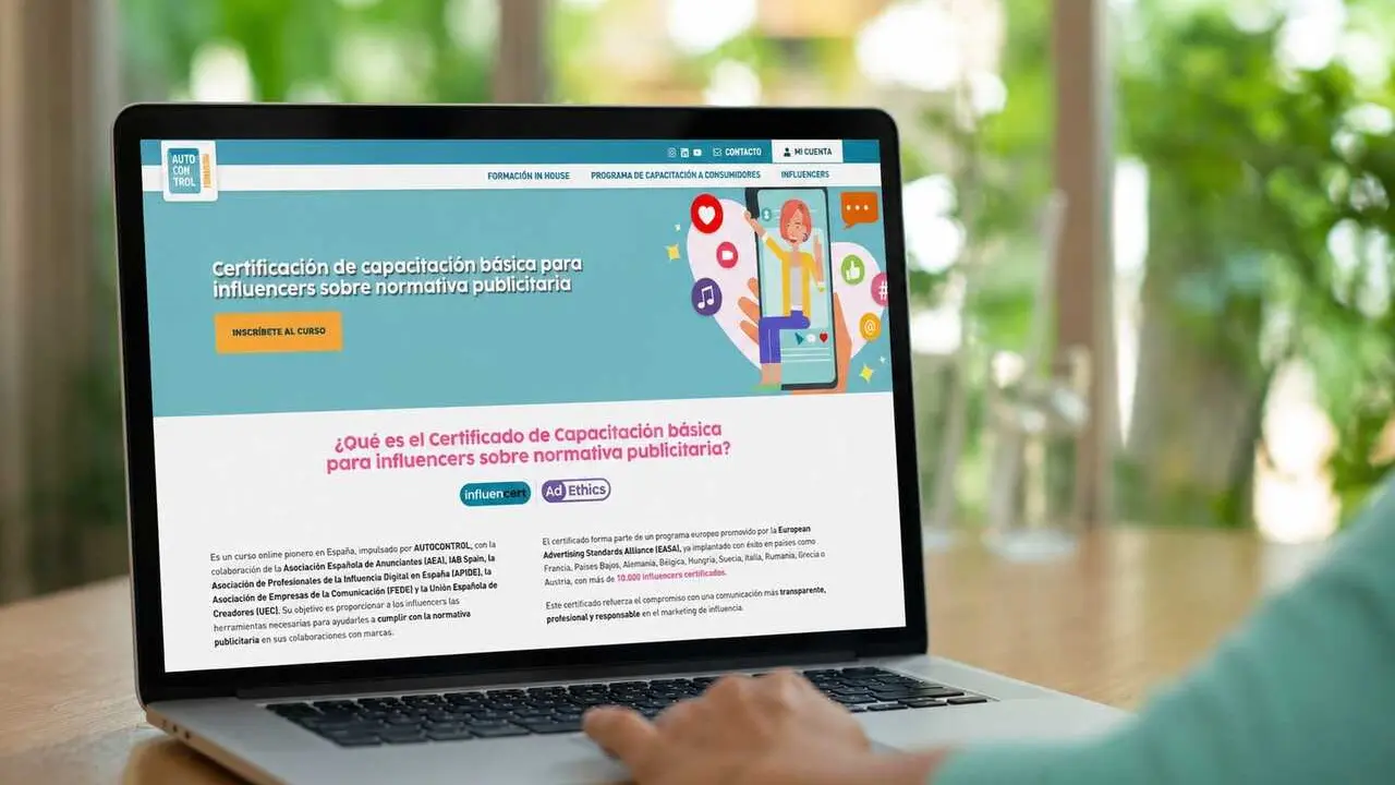 M&aacute;s de 5.000 creadores en Espa&ntilde;a han obtenido el 'Certificado de capacitaci&oacute;n b&aacute;sica sobre normativa publicitaria para influencers' de Autocontrol tras superar la formaci&oacute;n online, un a&ntilde;o despu&eacute;s de su lanzamiento.
