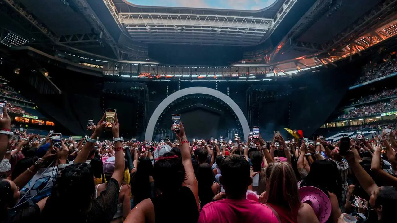 Archivo - Ambiente previo al concierto de Karol G en el Santiago Bernab&eacute;u, a 20 de julio de 2024, en Madrid (Espa&ntilde;a). 