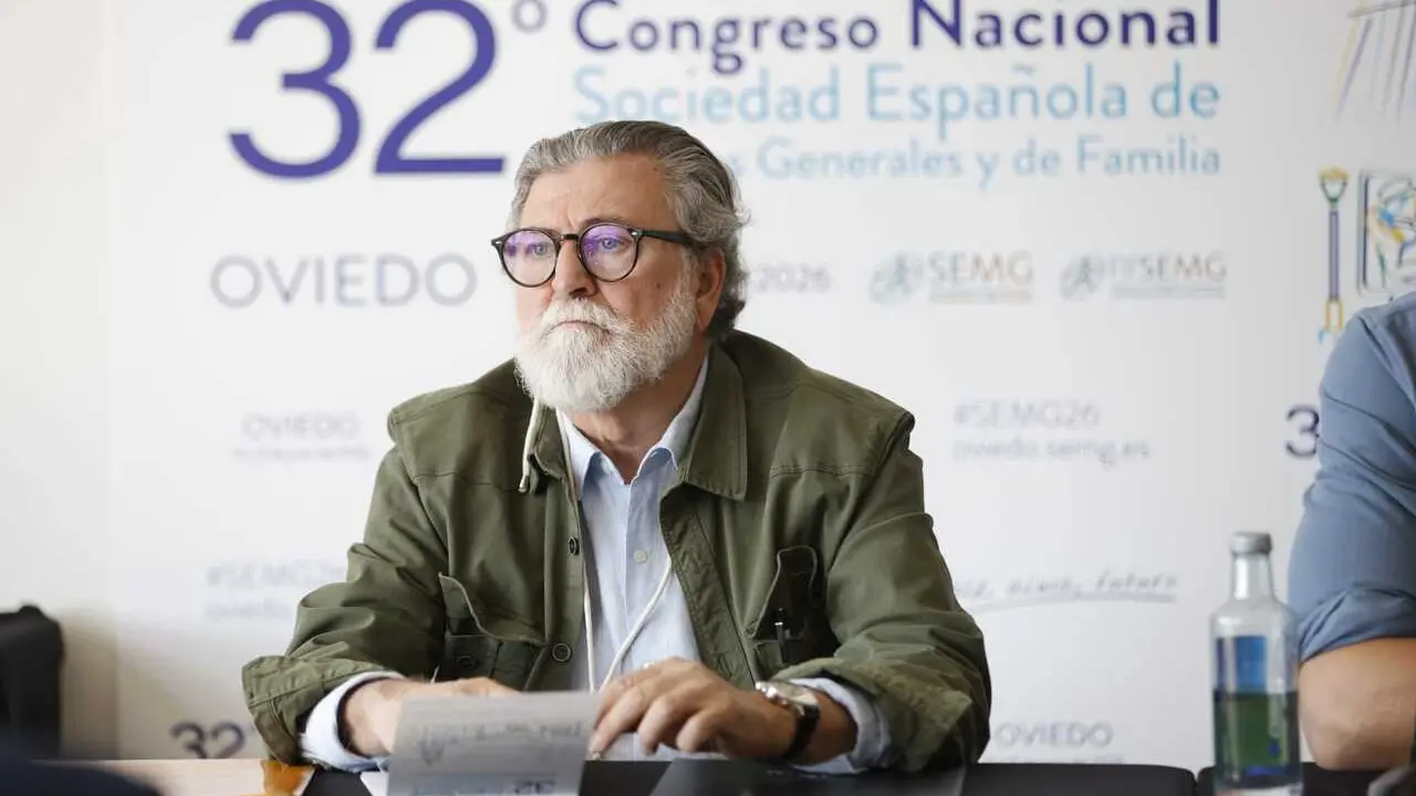 El doctor Antonio Torres en Oviedo.