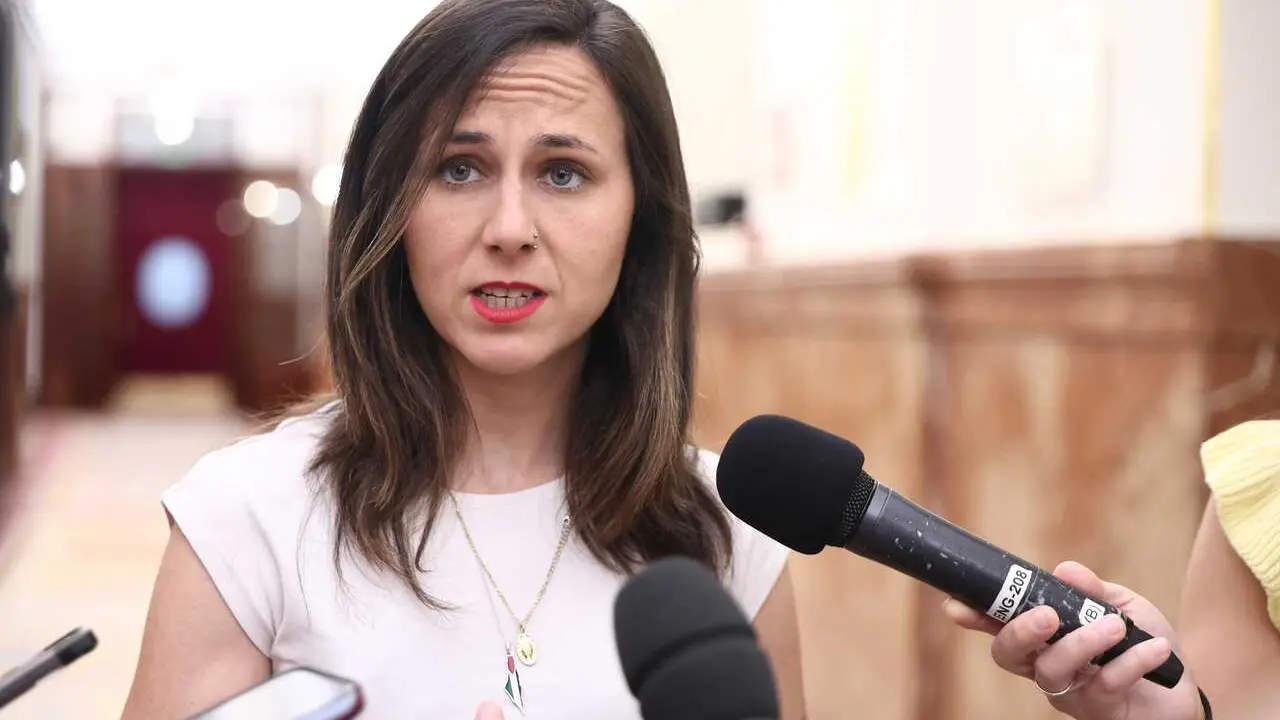 La secretaria general de Podemos, Ione Belarra, atiende a los medios durante un pleno en el Congreso de los Diputados, a 11 de junio de 2026, en Madrid (Espa&ntilde;a). 