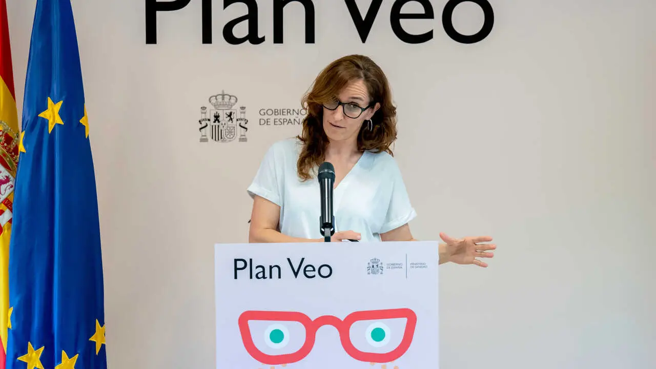 Imagen de la ministra de Sanidad, M&oacute;nica Garc&iacute;a, durante la presentaci&oacute;n del balance del Plan VEO.