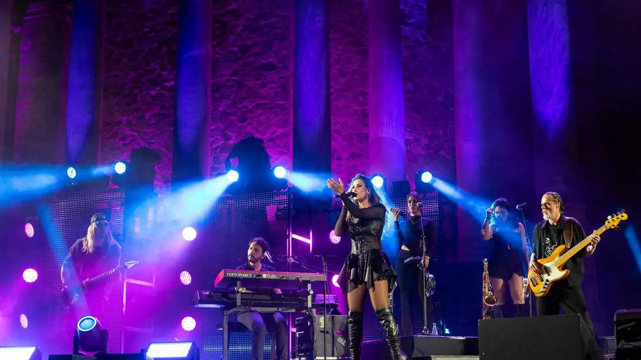 Mal&uacute; durante una actuaci&oacute;n en el Teatro Romano de M&eacute;rida, dentro del Stone & Music Festival, a 12 de junio de 2026.