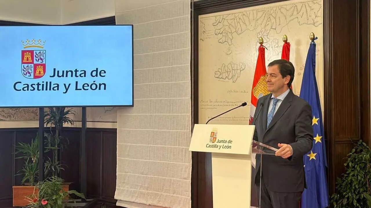 El presidente de la Junta, Alfonso Fern&aacute;ndez Ma&ntilde;ueco, en la rueda de prensa de anuncio de su nuevo Gobierno.