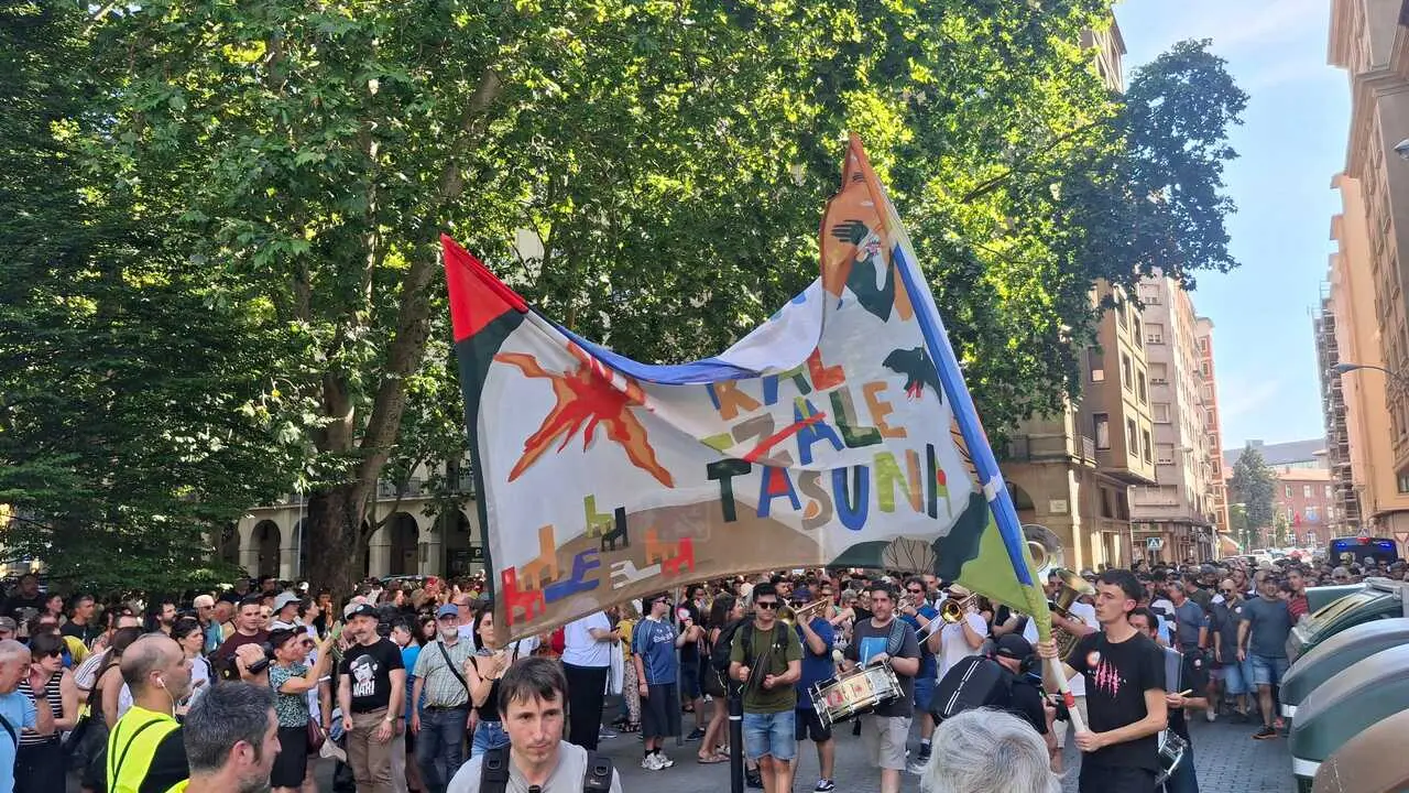 Marcha en Pamplona, convocada por Kontseilua, para reclamar el derecho a 'vivir en euskera'.