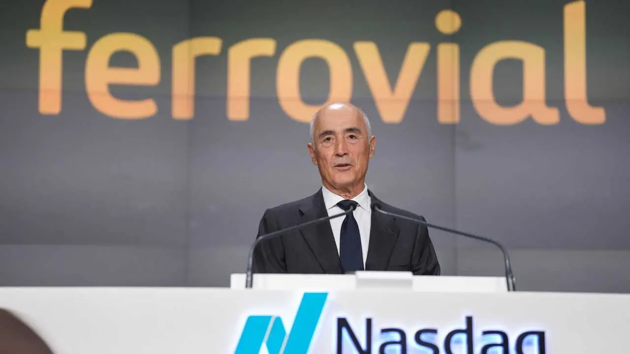 Archivo - El presidente de Ferrovial, Rafael del Pino, en el acto de toque de campana en la Bolsa de Nueva York, en mayo de 2024.