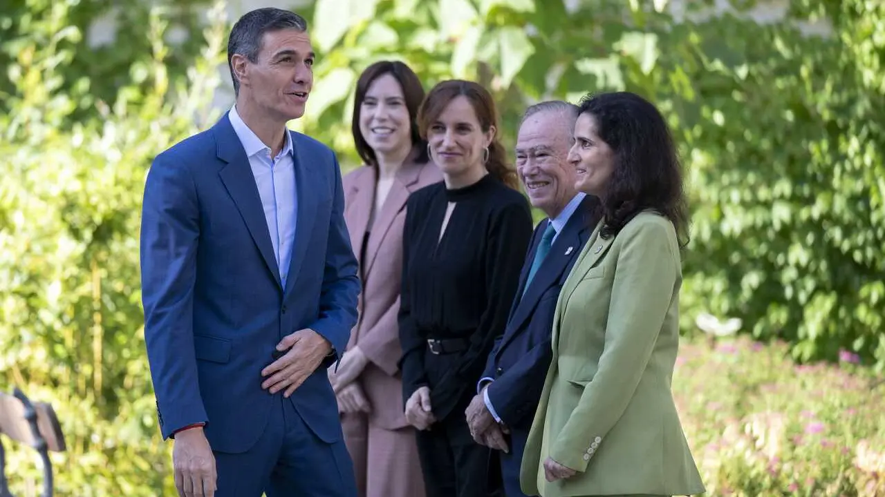 El presidente del Gobierno, Pedro S&aacute;nchez , a su llegada a la presentaci&oacute;n del programa &lsquo;Somos. Contamos: fin de la discriminaci&oacute;n de las mujeres en la investigaci&oacute;n de la salud&rsquo;, a 15 de junio de 2026, en Madrid (Espa&ntilde;a)