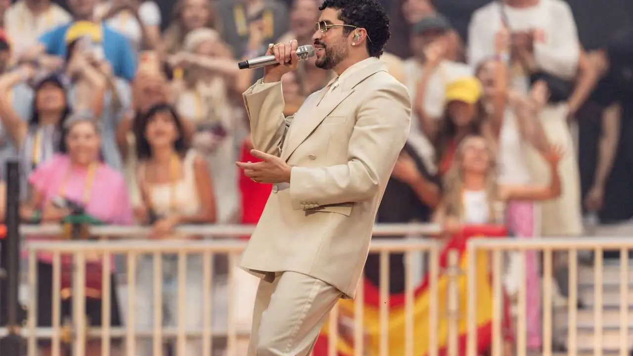 El cantante Bad Bunny act&uacute;a durante su &uacute;ltimo concierto, en el Riyadh Air Metropolitano, a 15 de junio de 2026, en Madrid.
