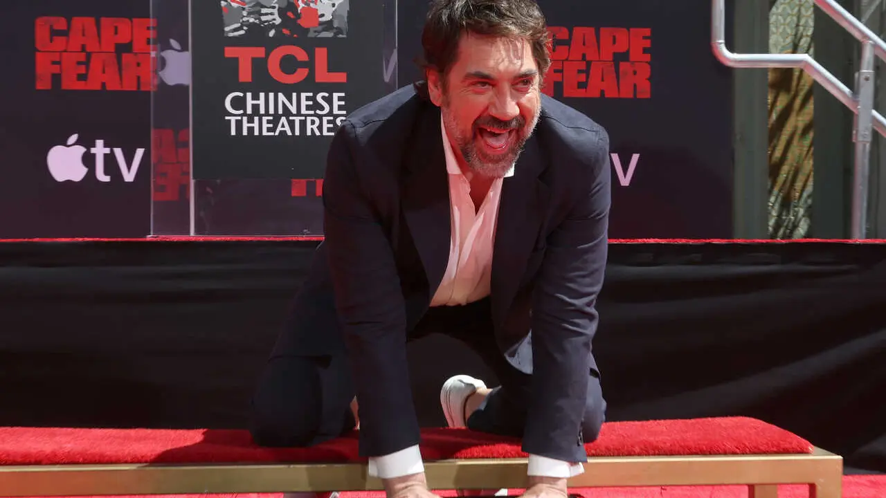 Javier Bardem hace historia como el primer espa&ntilde;ol en dejar sus huellas en Hollywood y carga contra Trump y el ICE
