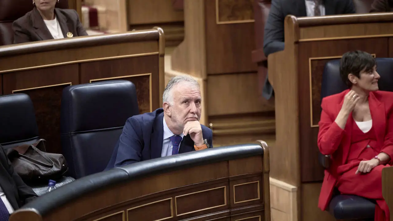 Archivo - El ministro de Pol&iacute;tica Territorial, &Aacute;ngel V&iacute;ctor Torres, durante una sesi&oacute;n plenaria