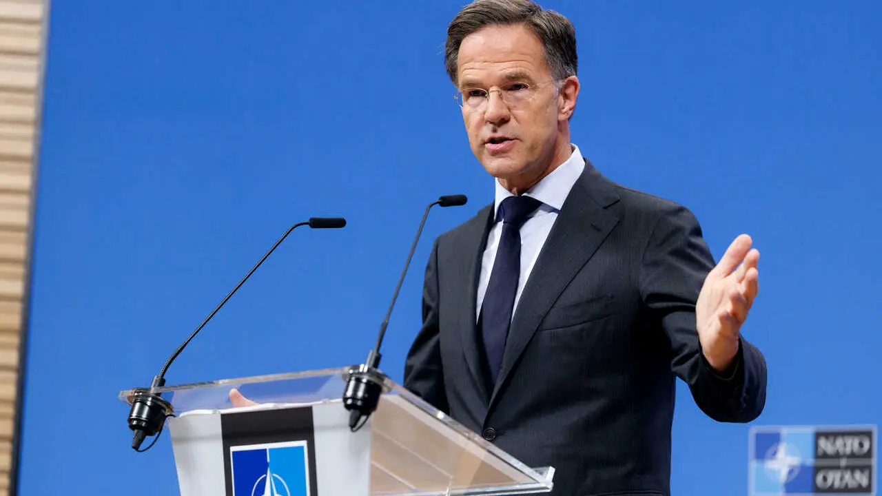 El secretario general de la OTAN, Mark Rutte, durante una rueda de prensa antres de la reuni&oacute;n de ministros de Defensa de la OTAN que tendr&aacute; lugar este jueves Bruselas.