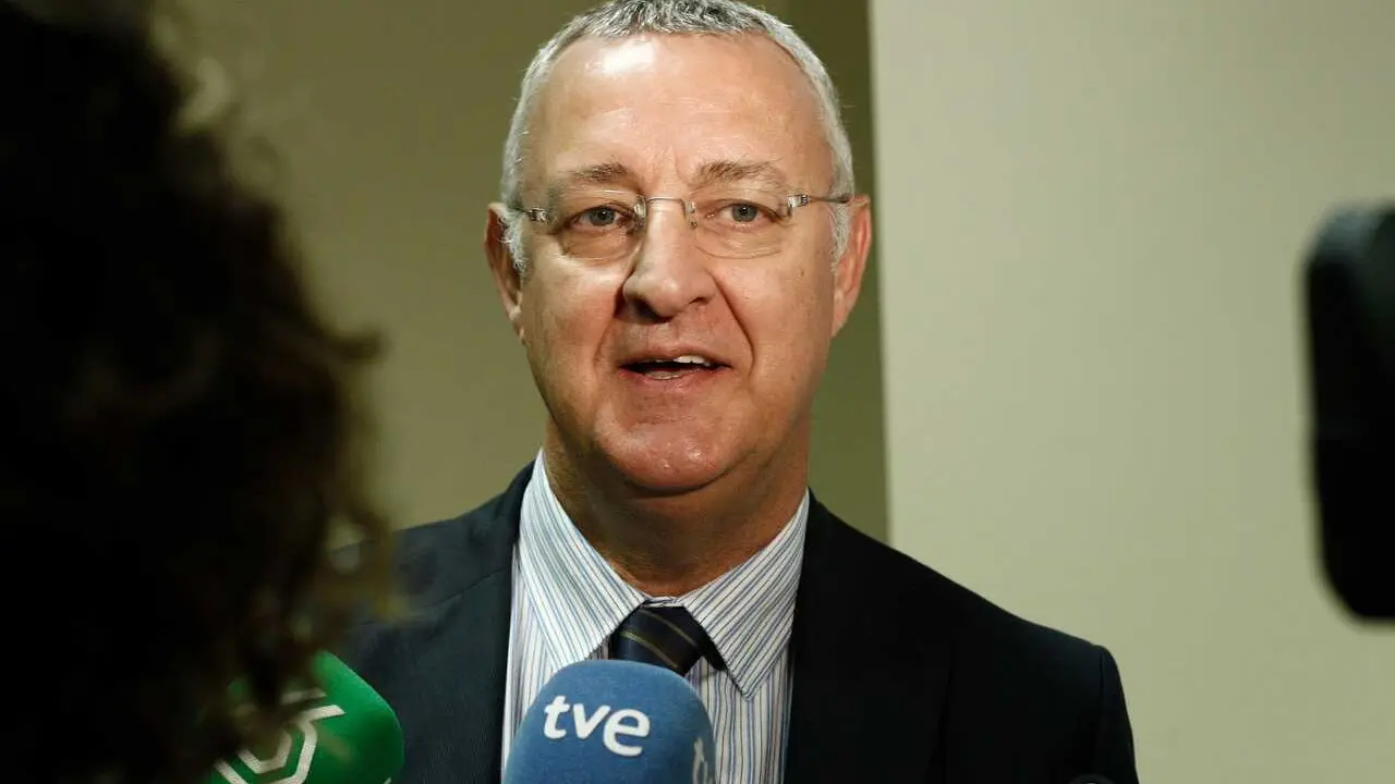 Archivo - El ex ministro socialista, Jes&uacute;s Caldera, en el Congreso